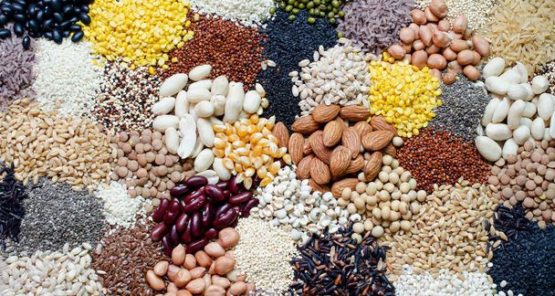 Variété de céréales et de graines de céréales biologiques sèches, pour un concept d'ingrédients alimentaires sains ou propres ou de produits agricoles - Photo, image