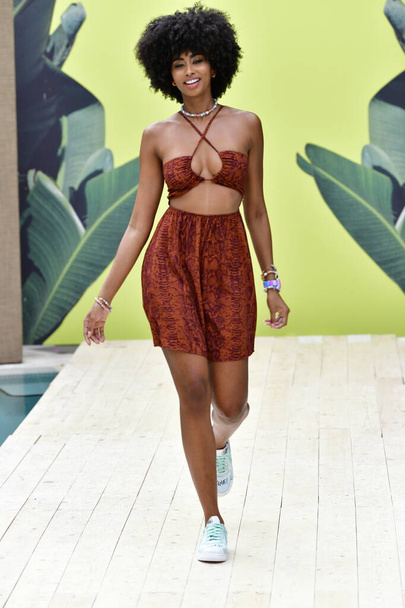 MIAMI BEACH, FLORIDA - JULY 11: A model walks for Maaji: The Spritzer House Spring '22 Runway Show during Paraiso Miami Beach at Plymouth Hotel on July 11, 2021 in Miami Beach, Florida. - Foto, Imagen