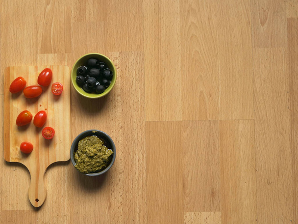 Tomatoes pasta and ingredients medium overhead shot - Foto, Imagem