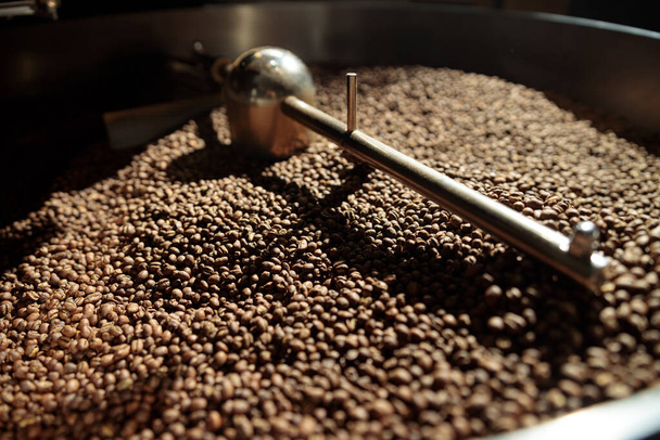 Coffee processing. Roastery, roasting machine and fresh beans - Valokuva, kuva