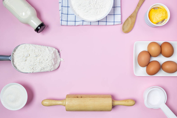 receta de menú de ingredientes alimentarios sobre fondo rosa - Foto, Imagen