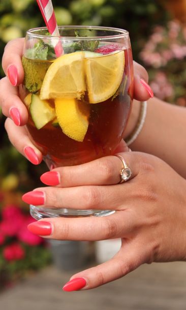 Une boisson aux fruits en été
 - Photo, image