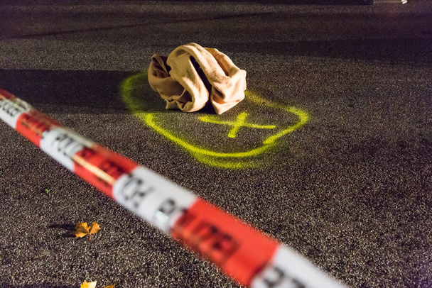 Kaza mahallinde polis bandı - Fotoğraf, Görsel