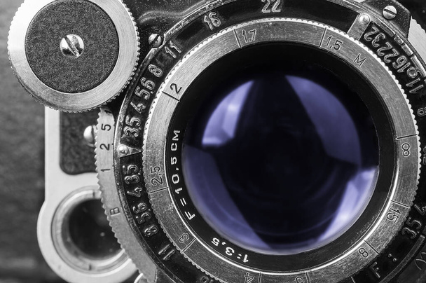 Klasik film kamerasının merceğinin makro fotoğrafı - Fotoğraf, Görsel