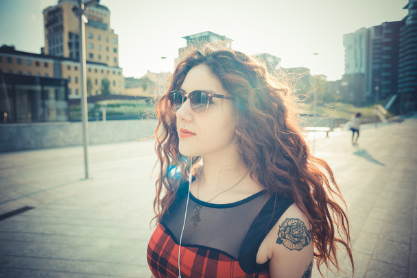 kıvırcık hipster kadın - Fotoğraf, Görsel