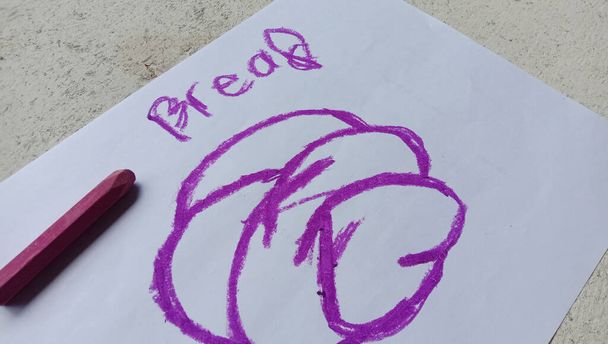 egy fénykép egy darab papírról "kenyér" felirattal és a kenyér körvonala - Fotó, kép