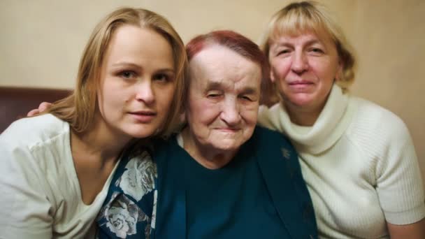 drei Frauen unterschiedlichen Alters - Filmmaterial, Video