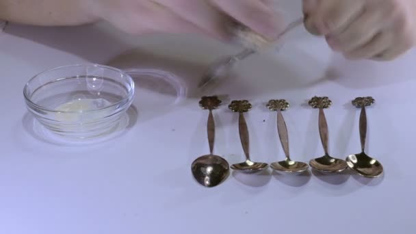 takarítás ezüst teáskanál - Felvétel, videó