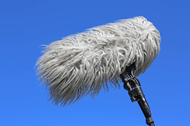 τουφέκι μικρόφωνο με παρμπρίζ - Φωτογραφία, εικόνα