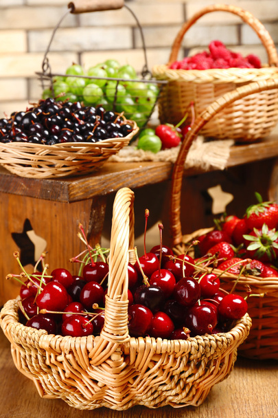 Fresh berries in basket - Foto, imagen