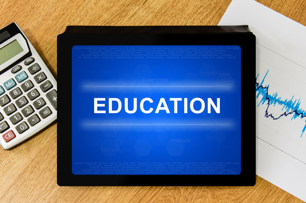 Bildungswort auf digitalem Tablet - Foto, Bild