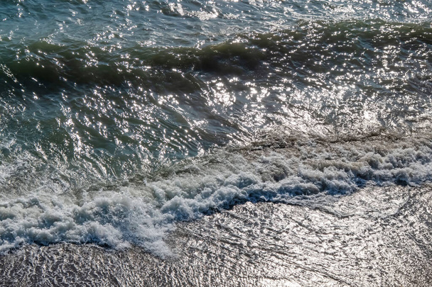 clear sea and waves on the shore in summer  - Fotografie, Obrázek