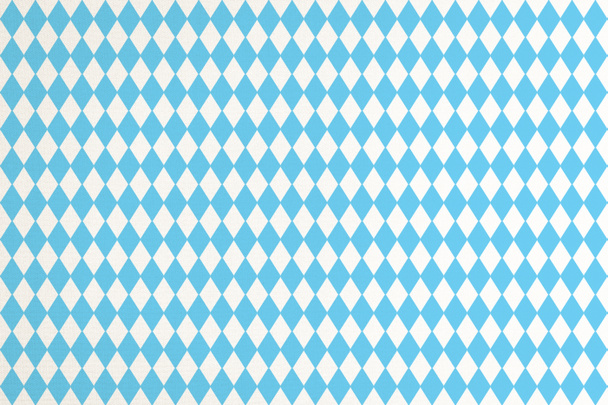 青いバイエルンのチェックシームレスなパターンを持つオクトーバーフェストの背景、ドイツの祭りのお祝いパーティーのための白いファブリックキャンバス上のバイエルンの旗 - 写真・画像