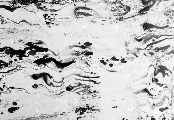 Tinta negra colorida abstracta del aceite en la textura del fondo del primer plano del papel - Foto, Imagen