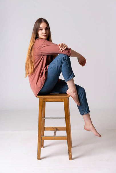 Young caucasian woman posing in studio - Foto, immagini