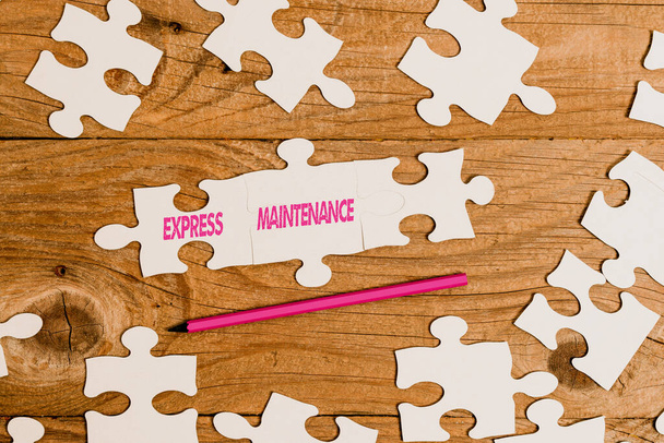 Express Maintenanceの表示。損傷を意味する概念はすぐに修理とメンテナンスに議論されます。 - 写真・画像