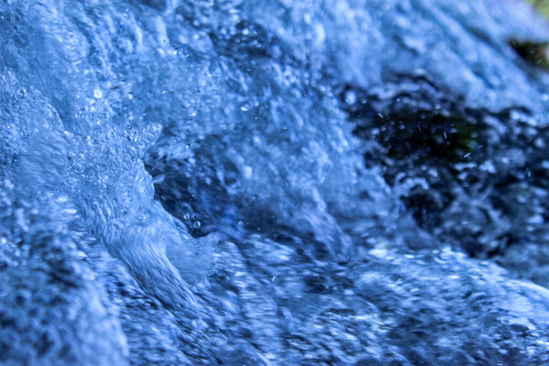 Un goccio d'acqua. Primo piano dell'onda dell'acqua. Varie forme di acqua. - Foto, immagini