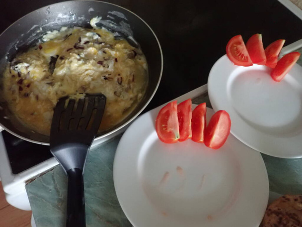 パンチーズと卵を使った典型的な大陸の朝食 - 写真・画像