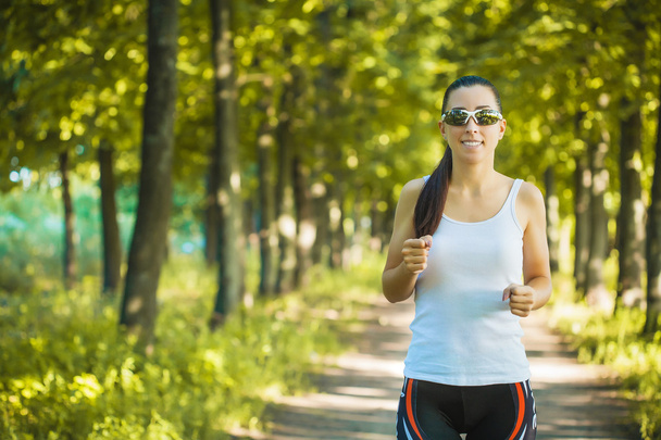 Young woman jogging in nature - Foto, Imagen
