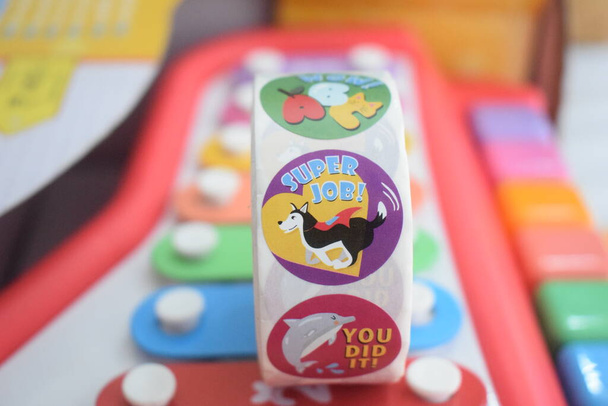 Pegatinas coloridas para niños con mensajes motivacionales - Foto, imagen