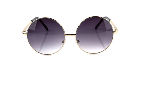 Круглі золоті окуляри ізольовані на білому тлі
 - Фото, зображення