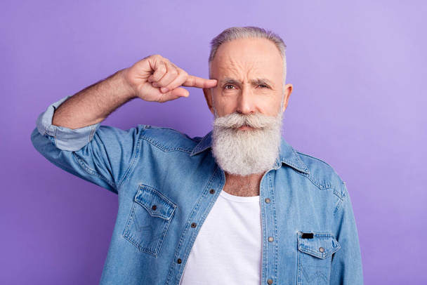 Photo of bully teasing mature man dressed denim outfit finger temple isolated purple color background - Фото, зображення