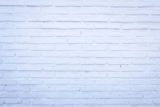 Beyaz lekeli tuğla duvar. Arkaplan dokusu - Fotoğraf, Görsel