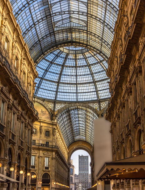 Галерея Вітторіо Емануеле II у Мілані (Італія). - Фото, зображення