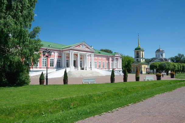 Moscow, Russia - June 17, 2021: Kuskovo Manor on a sunny summer day. Count Sheremetev's Palace - Valokuva, kuva