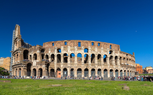 Anfiteatro Flavio (Coliseo) en Roma, Italia
 - Foto, imagen