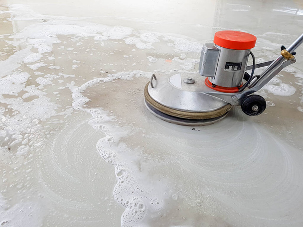 床の洗浄と研磨のためのスクラバーマシン - 写真・画像