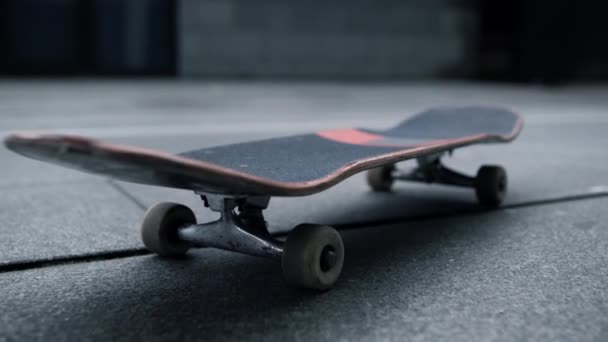 Skateboard concettuale per attività sportive attive street lifestyle concept - Filmati, video