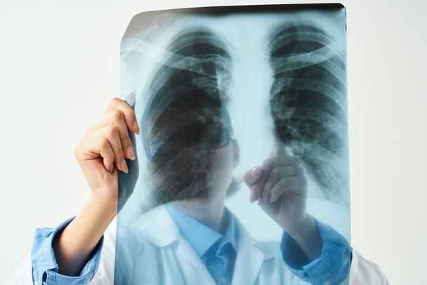 zdravotní sestra v bílém plášti rentgenové vyšetření diagnostiky - Fotografie, Obrázek