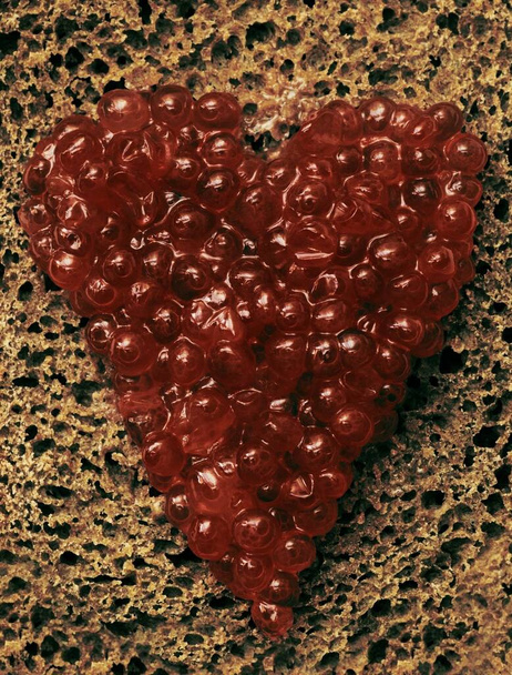 caviar delicioso corazón rojo - Foto, imagen
