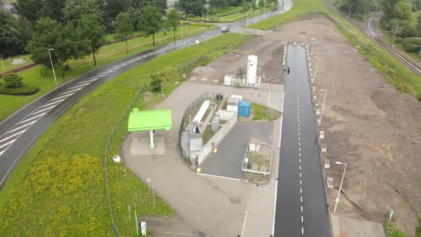 Amszterdam Westpoort, 2021. július 11., Hollandia. Hidrogénüzemű benzinkút személygépkocsi-töltőállomás tartós fenntartható erőforrások. - Felvétel, videó