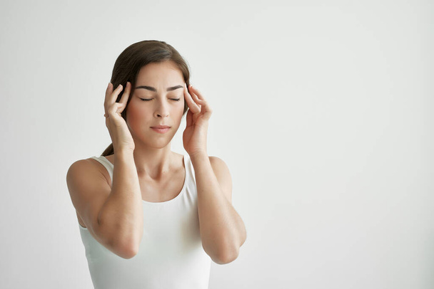 woman holding her head migraine health problems depression dissatisfaction - 写真・画像
