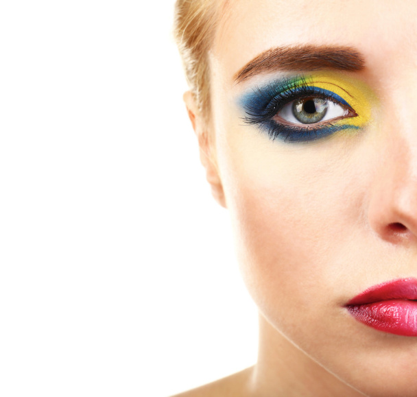 Beautiful woman with bright make-up, close up - Foto, afbeelding