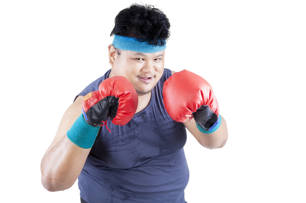 Overweight man ready to boxing 1 - Foto, afbeelding