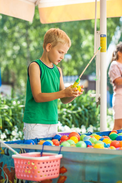 Little boy fishing in the amusement park - Zdjęcie, obraz