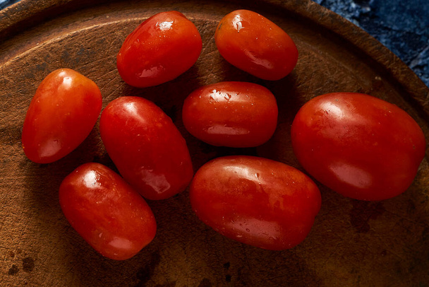 selection of fresh cherry tomatoes - 写真・画像