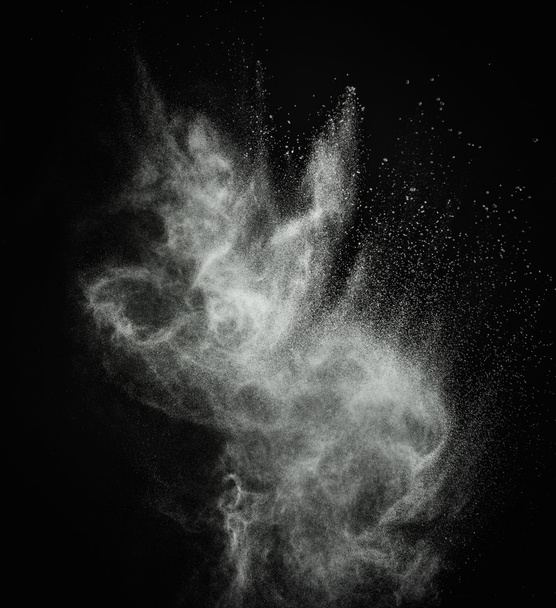 patlayan izole üzerinde siyah beyaz toz - Fotoğraf, Görsel
