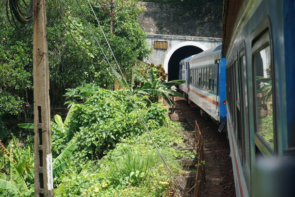 Train from Hue to Da Nang - Fotoğraf, Görsel