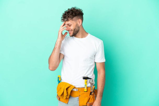 Young electrician blonde man isolated on green background laughing - Photo, Image