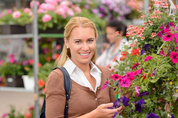 Customer with colorful flowers - Fotoğraf, Görsel