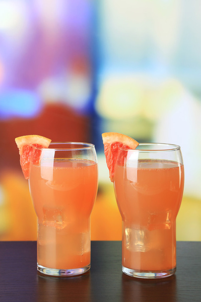 Grapefruit cocktail with cocktail straw on bright background - Zdjęcie, obraz