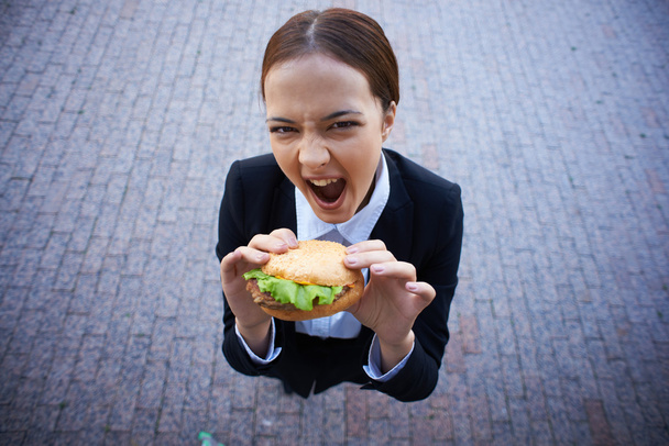 Geschäftsfrau mit Sandwich - Foto, Bild
