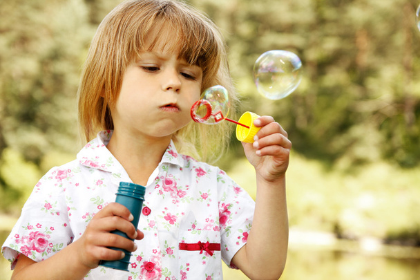 Girl with bubbles - 写真・画像