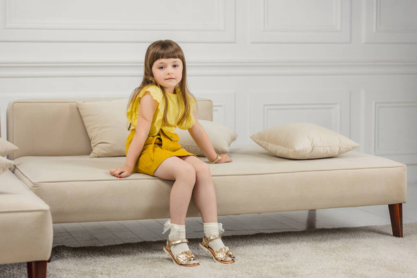 girl sitting on sofas - Foto, Imagem