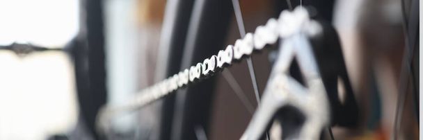 Detailní záběr řetězu horských kol v dílně - Fotografie, Obrázek
