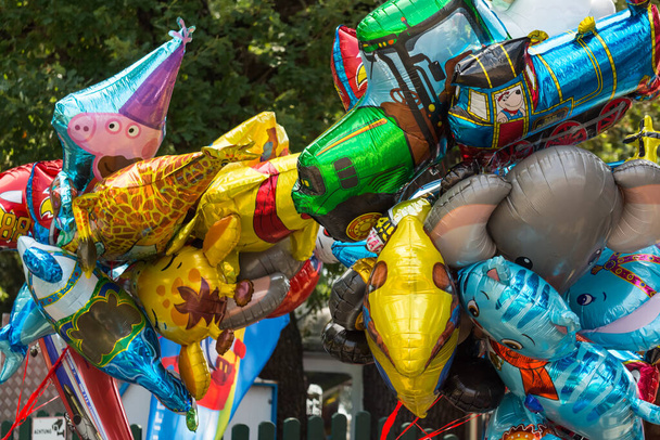 багато барвистої повітряної кулі в парку розваг у Відні детальний вигляд
 - Фото, зображення